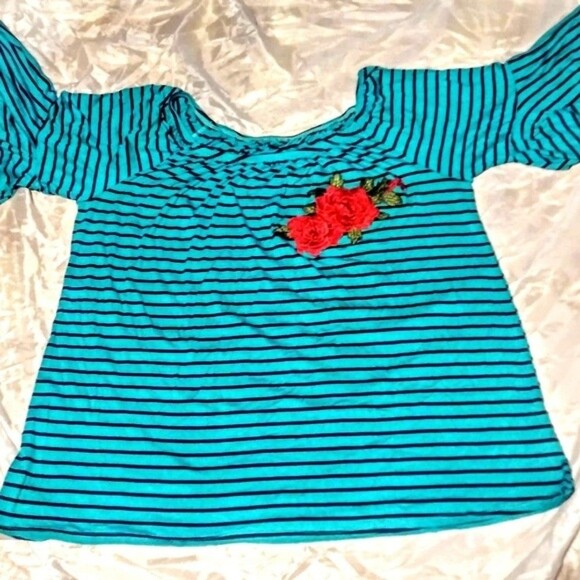 Green off the shoulder top 2X - Picture 8 of 8